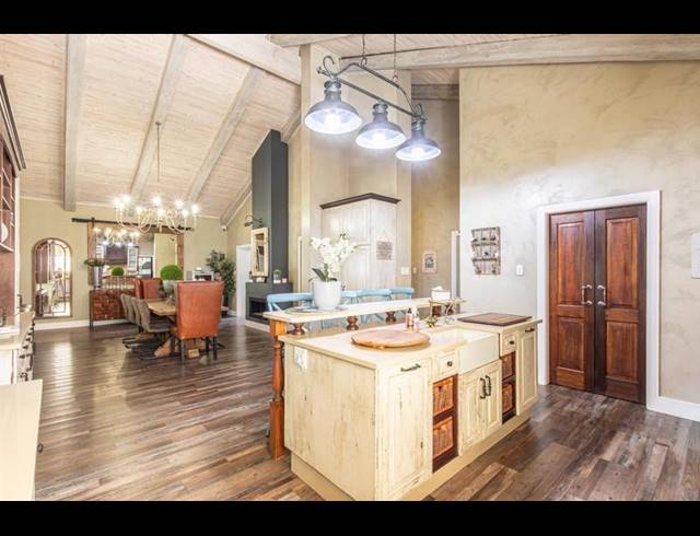 5 BEDROOM HOUSE FOR SALE IN FEATHERBROOKE
